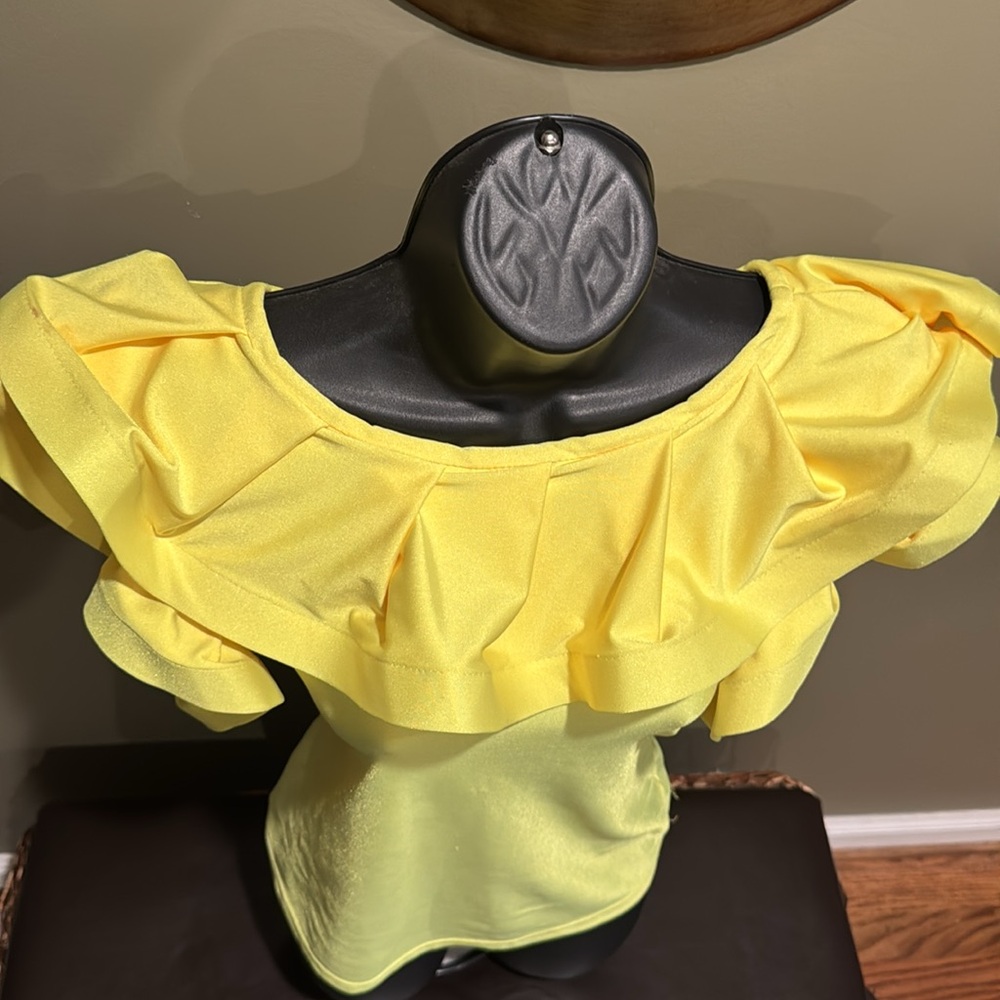 Be the sunshine in the room wearing this beautiful piece from Gracia. - Picture 2 of 3